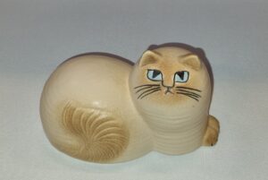 Katten Maj vit/brun